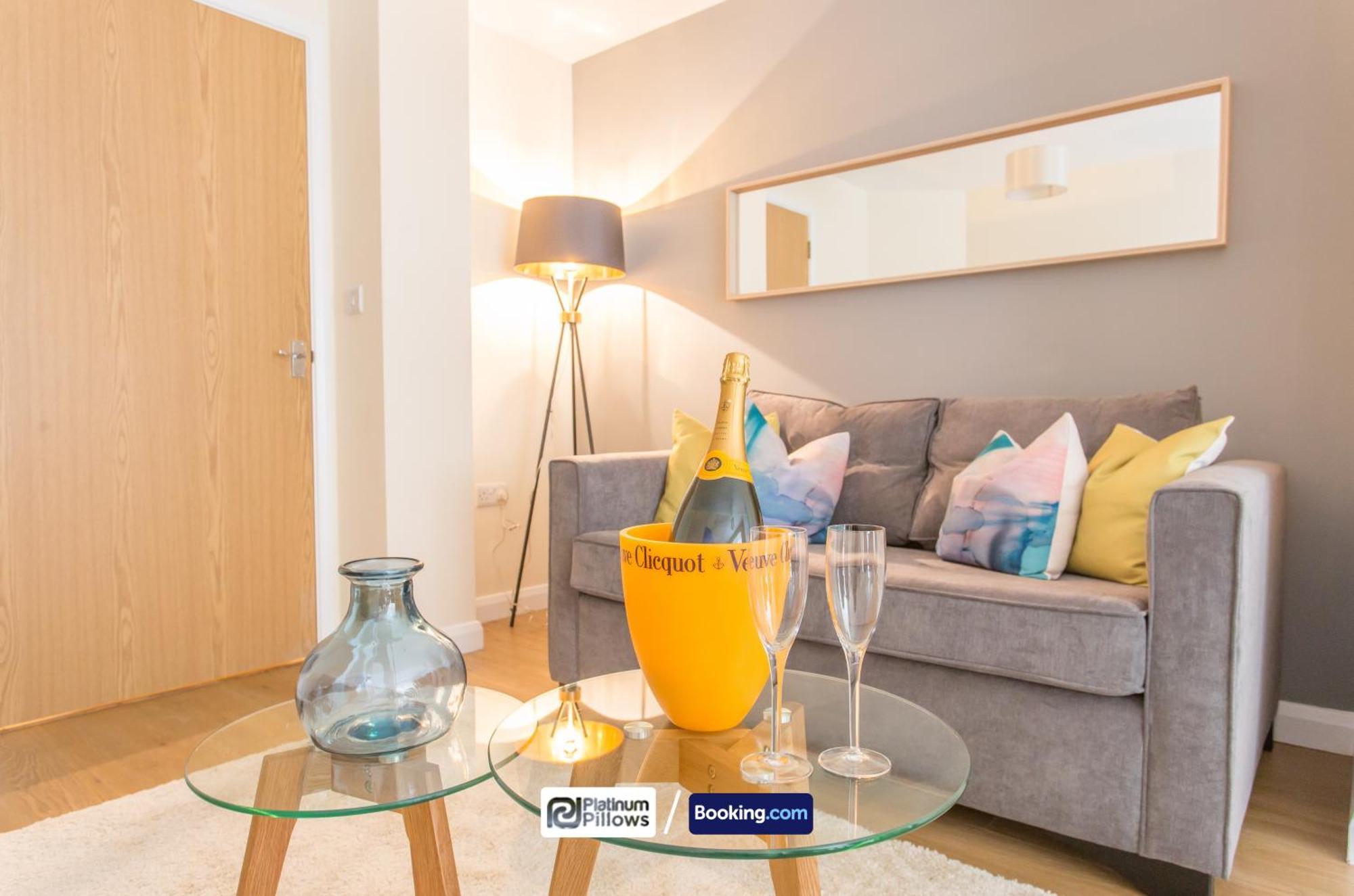 Modern Oxford 2 Bedroom Apartments, Near Headington Hospital, Families & Contractor Accommodation With Parking Exterior photo